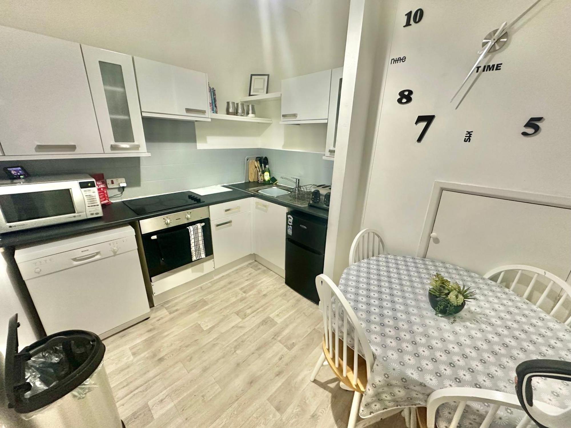 Homely Apartment In The Heart Of Town Centre - Sleeps 6 Bournemouth Exteriör bild